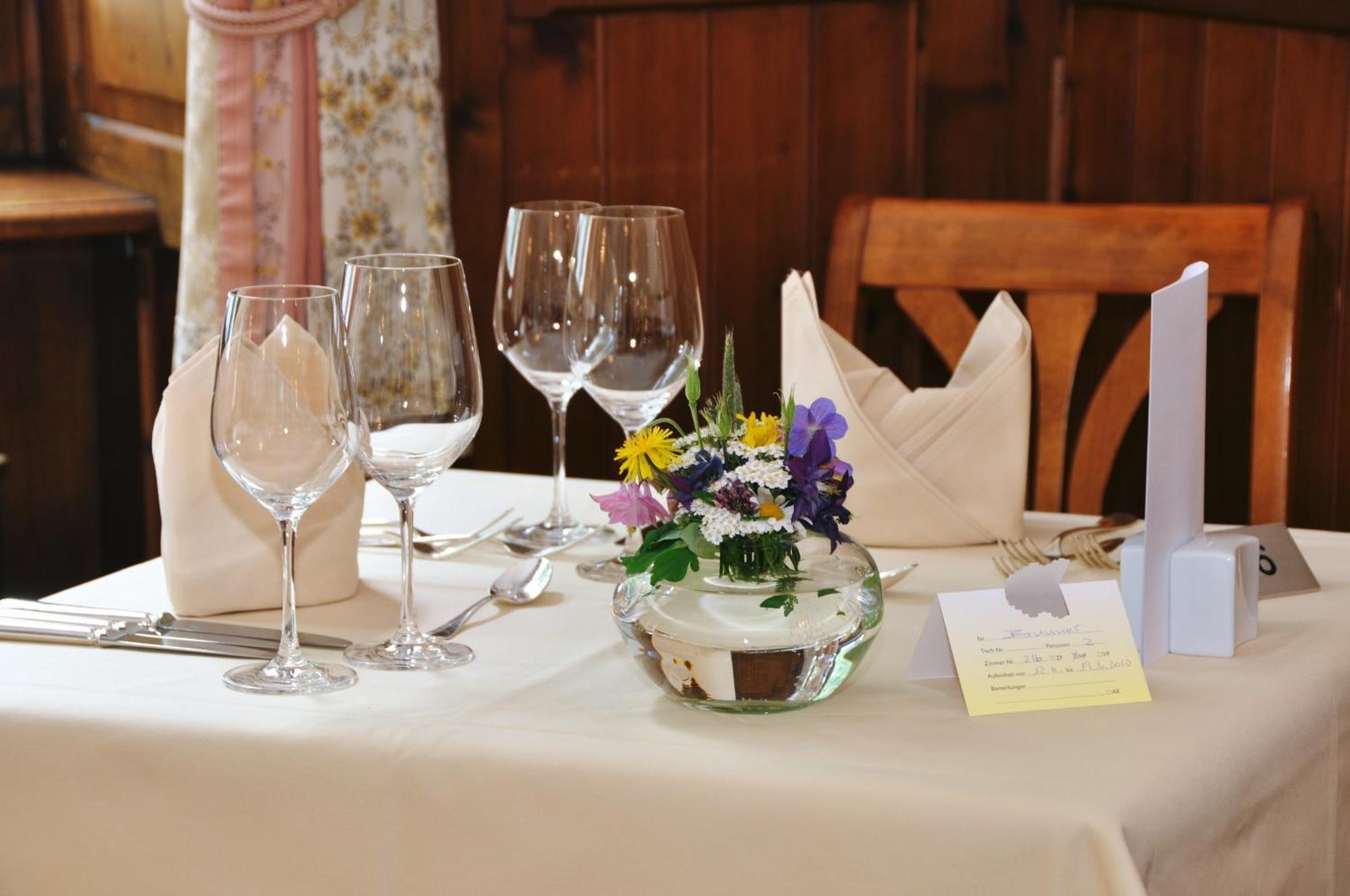 Hotel Fravi Андеер Екстериор снимка