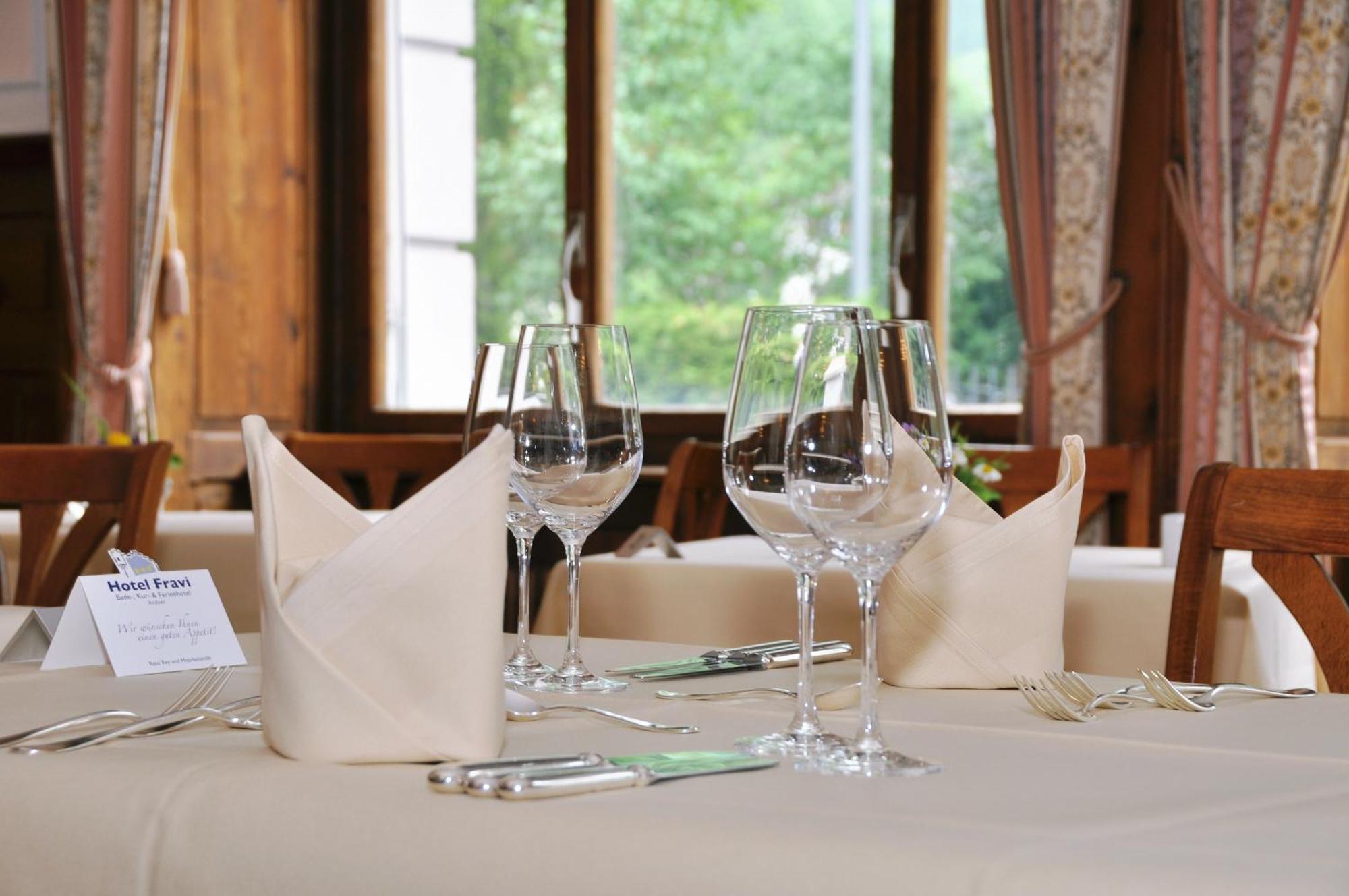 Hotel Fravi Андеер Екстериор снимка