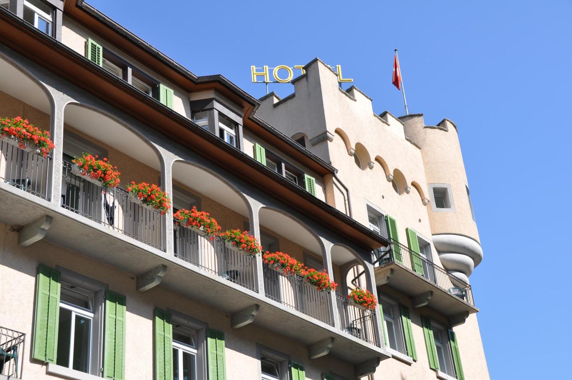Hotel Fravi Андеер Екстериор снимка