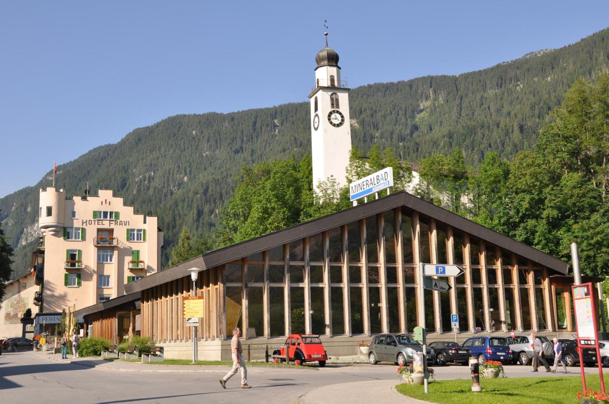 Hotel Fravi Андеер Екстериор снимка