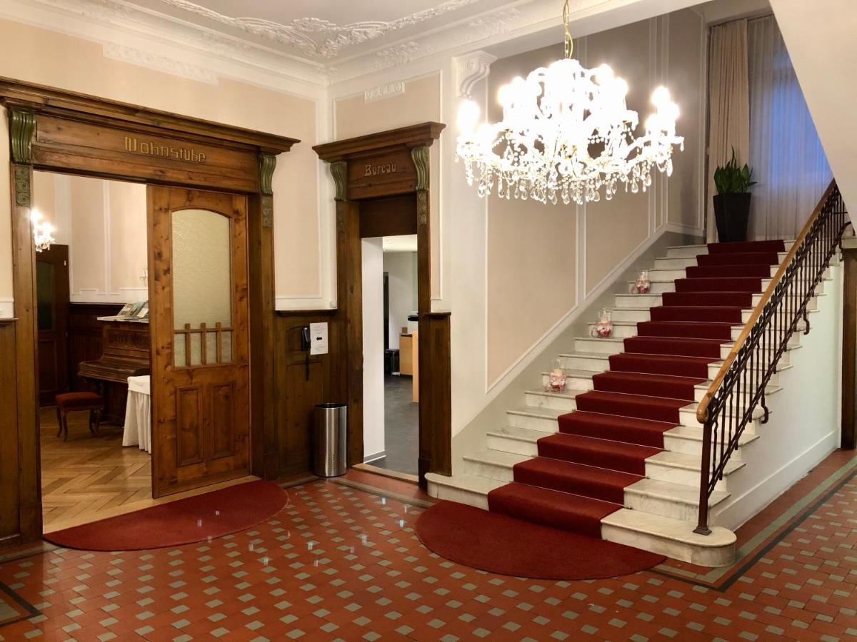 Hotel Fravi Андеер Екстериор снимка